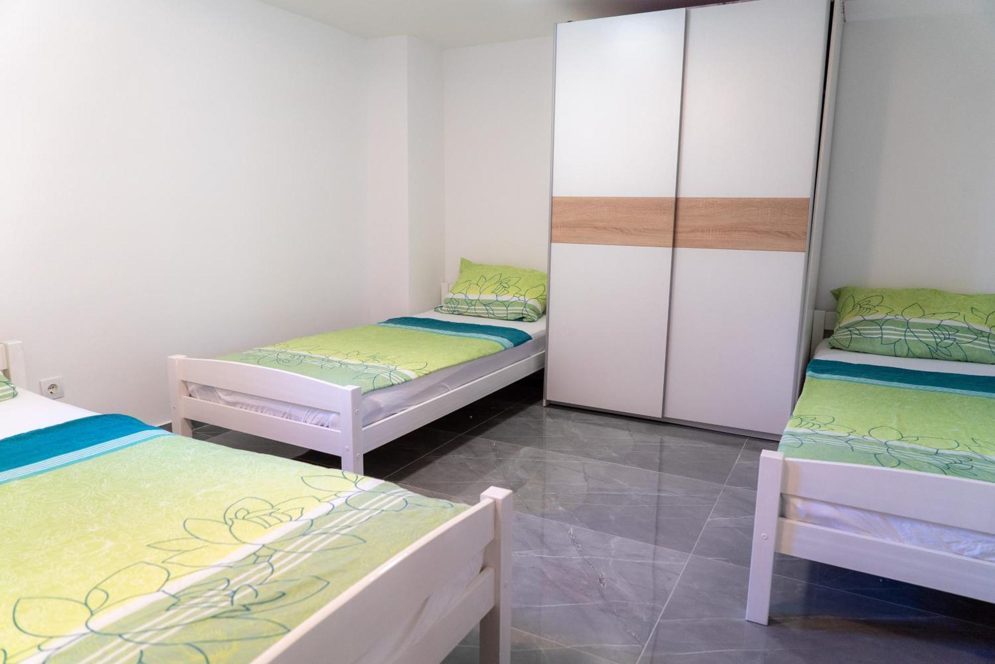 Apartments Zubcic Тисно Экстерьер фото