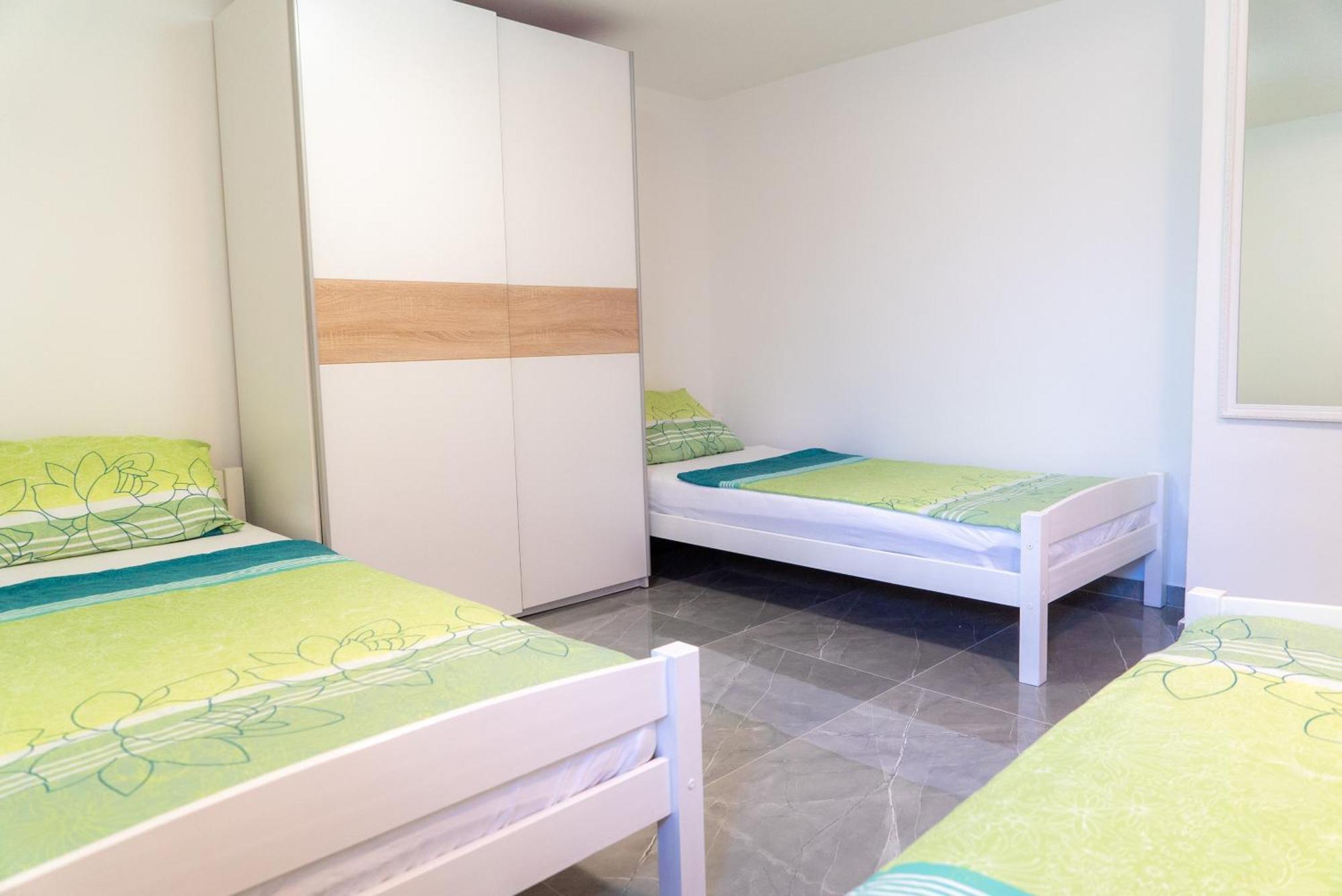 Apartments Zubcic Тисно Экстерьер фото